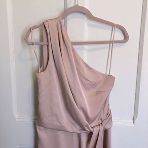 Elegant HALSTON Twist Waist One Shoulder Satin Sheath Gown